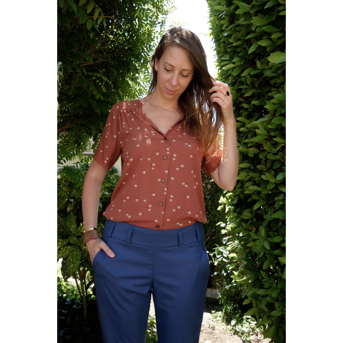 Schnittmuster Bluse Emma kombiniert mit Hose Réglisse