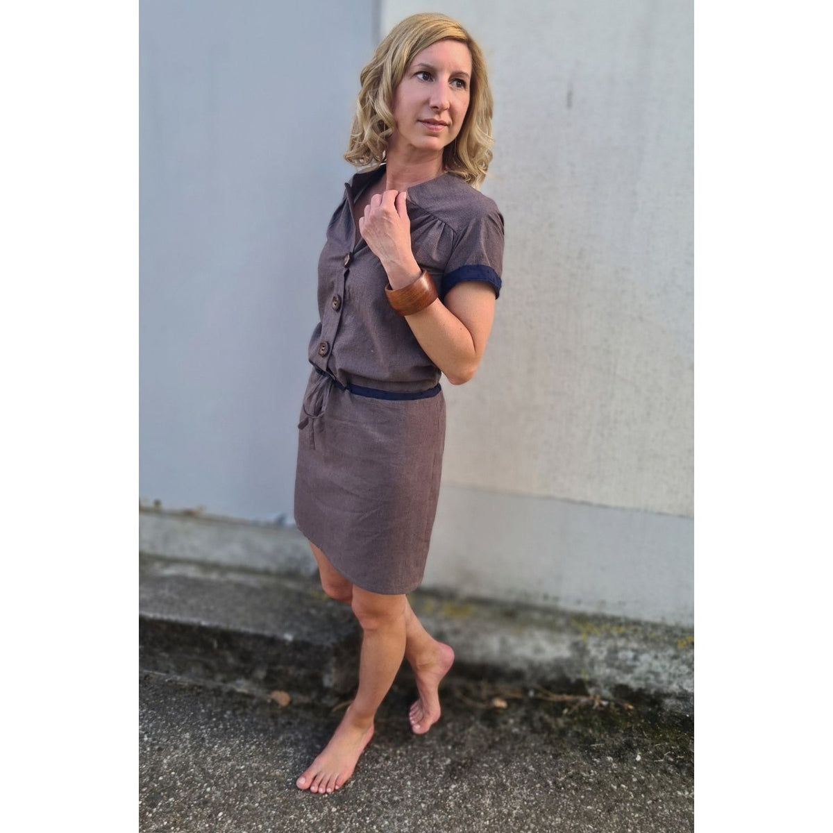 Schnittmuster Kleid/Bluse Emma genäht von Sara als Kleid mit kurzen Ärmeln aus einem leichten Baumwoll-/Leinen-Mix in Größe 34 (Brustumfang 86cm, Taillenumfang 71cm, Hüftumfang 90cm, Oberarmumfang 24cm, Körpergröße 160cm)