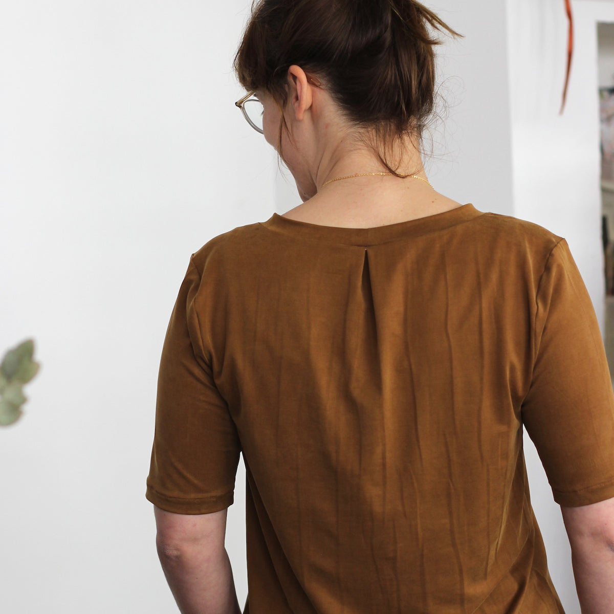 Schnittmuster-Bundle: Basic Shirt für Frauen & Männer: T-Shirt für Frauen mit Kellerfalte