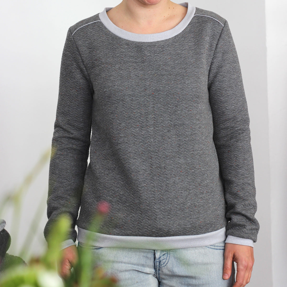 Schnittmuster-Bundle: Basic Shirt für Frauen & Männer: Sweatshirt für Frauen mit falscher Paspel