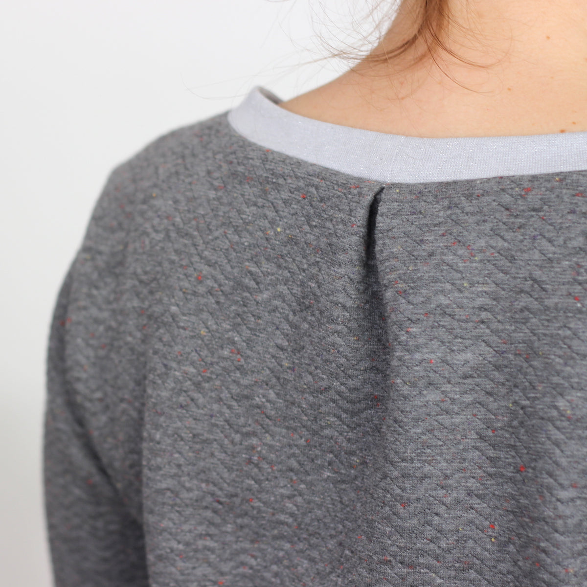 Schnittmuster-Bundle: Basic Shirt für Frauen & Männer: Sweatshirt für Frauen mit Kellerfalte