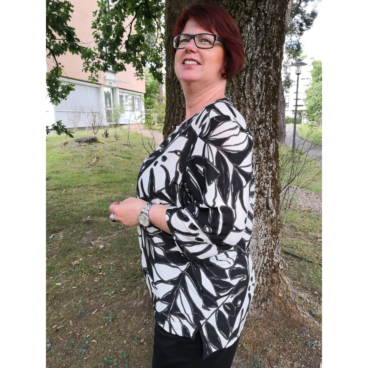 Schnittmuster Shirt Matice genäht mit seitlichen Schlitzen von Diana