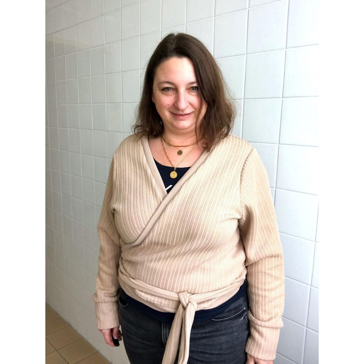 Schnittmuster Wickeljacke Douceur genäht von Tanja aus Baumwoll-Strick in Größe 48 (Brustumfang 116cm, Taillenumfang 102cm, Körpergröße 174cm, Oberarmumfang 36cm, Armlänge 58cm)