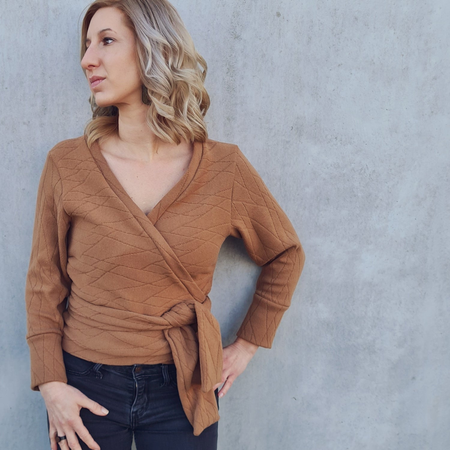 Schnittmuster Wickeljacke Douceur genäht von Sara aus Jacquard-Strick in Größe 34 (Brustumfang 86cm, Taillenumfang 71cm, Körpergröße 161cm, Oberarmumfang 24cm, Armlänge 54cm)